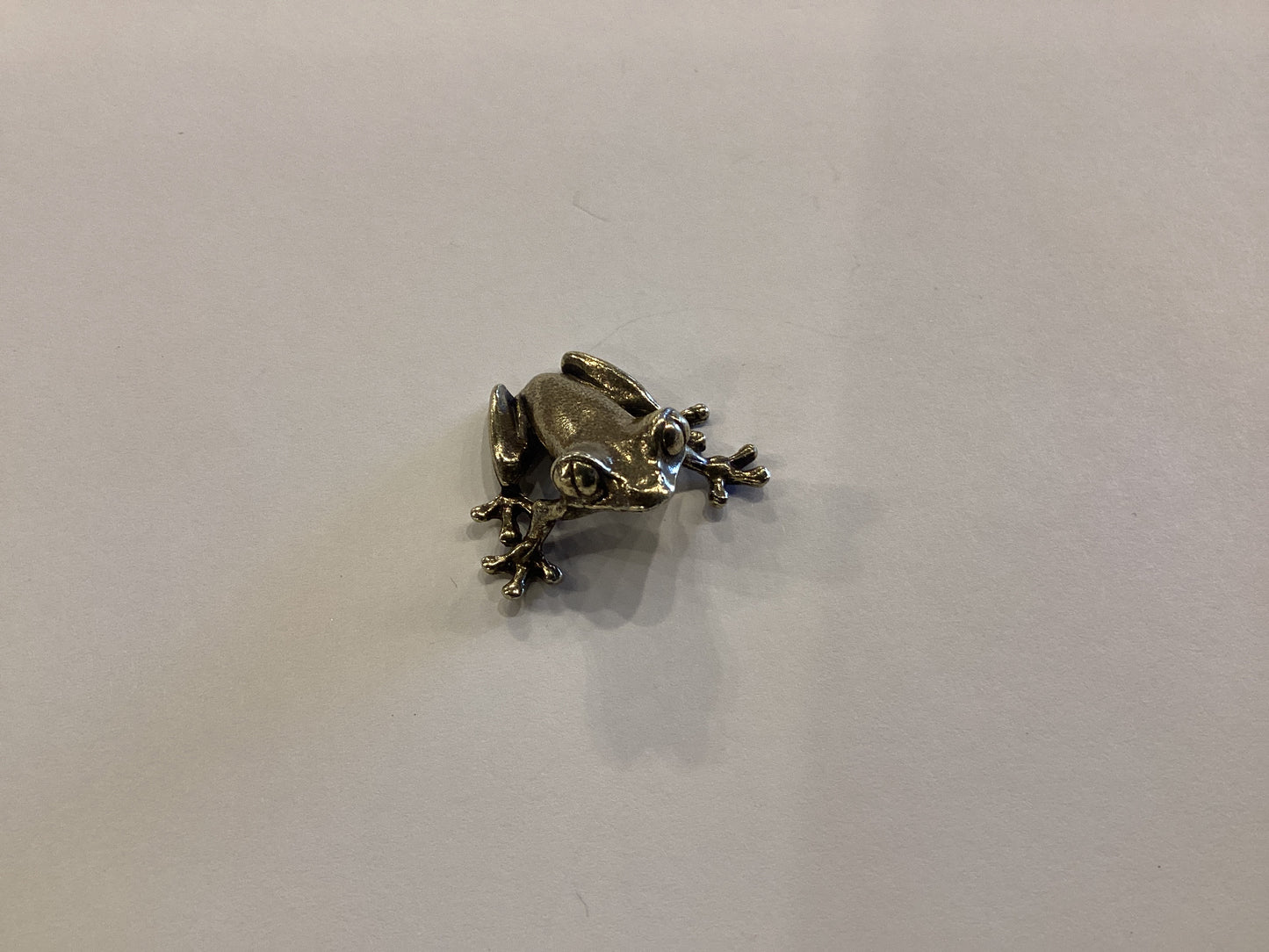 Brass Frog R589
